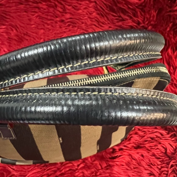 ♦️💯 Authentic Vintage FENDI Penguin Stripe Dome Satchel Bag♦️ - Picture 7 of 15